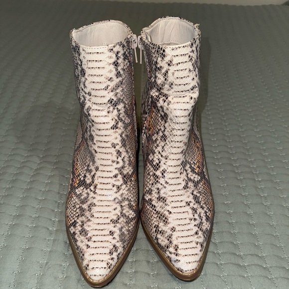 COCONUTS BY MATISSE Snake Print Heeled Booties Size 8M GUC - Picture 3 of 9